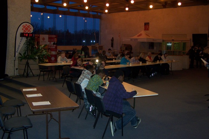 Participants de Regina à la Grande dictée 2009, dans la galerie de Radio-Canada